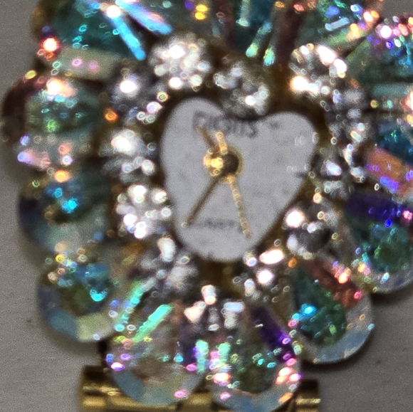 Vintage Digits Gold Tone With Heart Crystal Stretchy Ring Watch - Picture 2 of 4